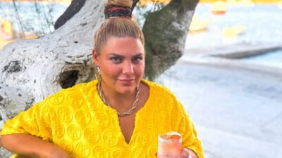 Η Δανάη Μπάρκα στη Σέριφο