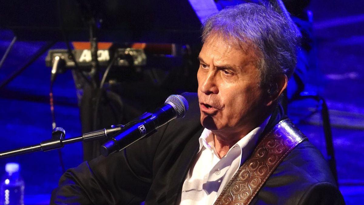 Ο Γιώργος Νταλάρας