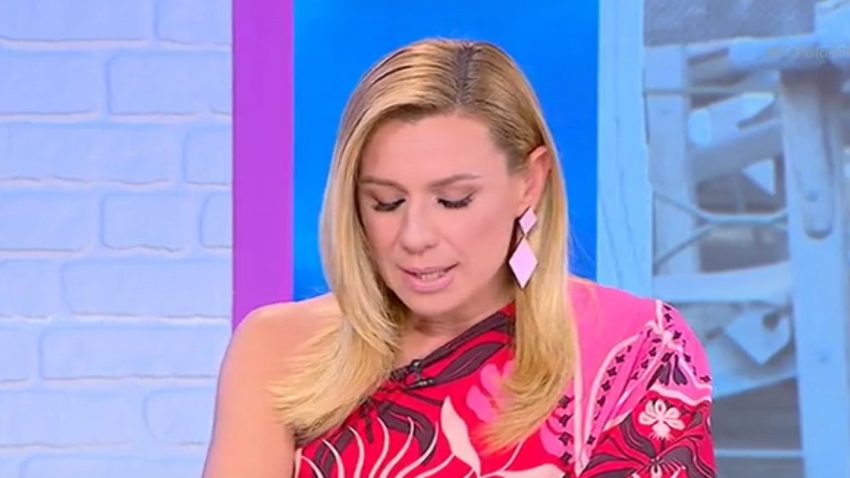 Η Κατερίνα Καραβάτου συγκινημένη στο Καλοκαίρι Παρέα