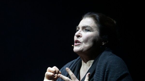 Η Λυδία Κονιόρδου