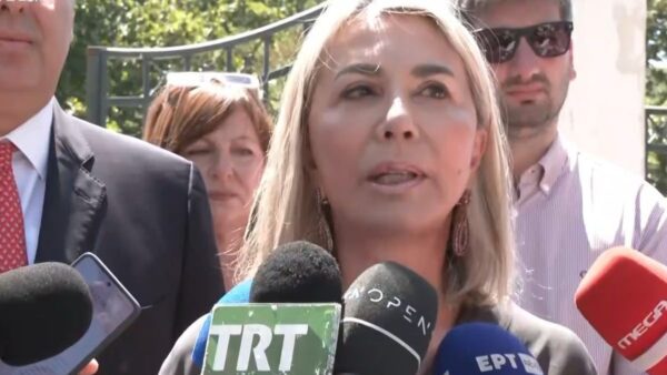 Η Ζέττα Μακρή