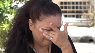 Η Μητέρα της Κυριακής Γρίβα κλαίει