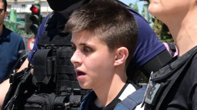 Η Μουρτζούκου κατά την μεταφορά της από την ΓΑΔΑ στις φυλακές κορυδαλλού