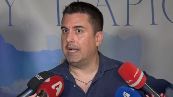 Ο Πάνος Κατσαρίδης