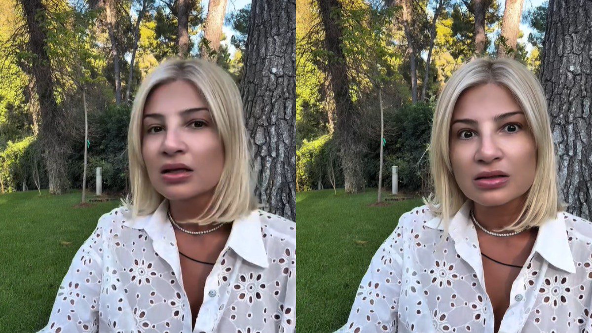 Η Φαίη Σκορδά στον κήπο του σπιτιού της