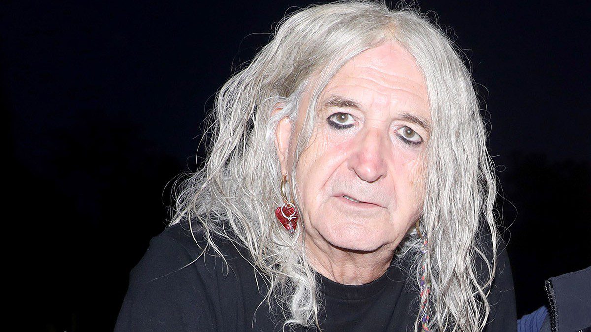 Νίκος Καρβέλας