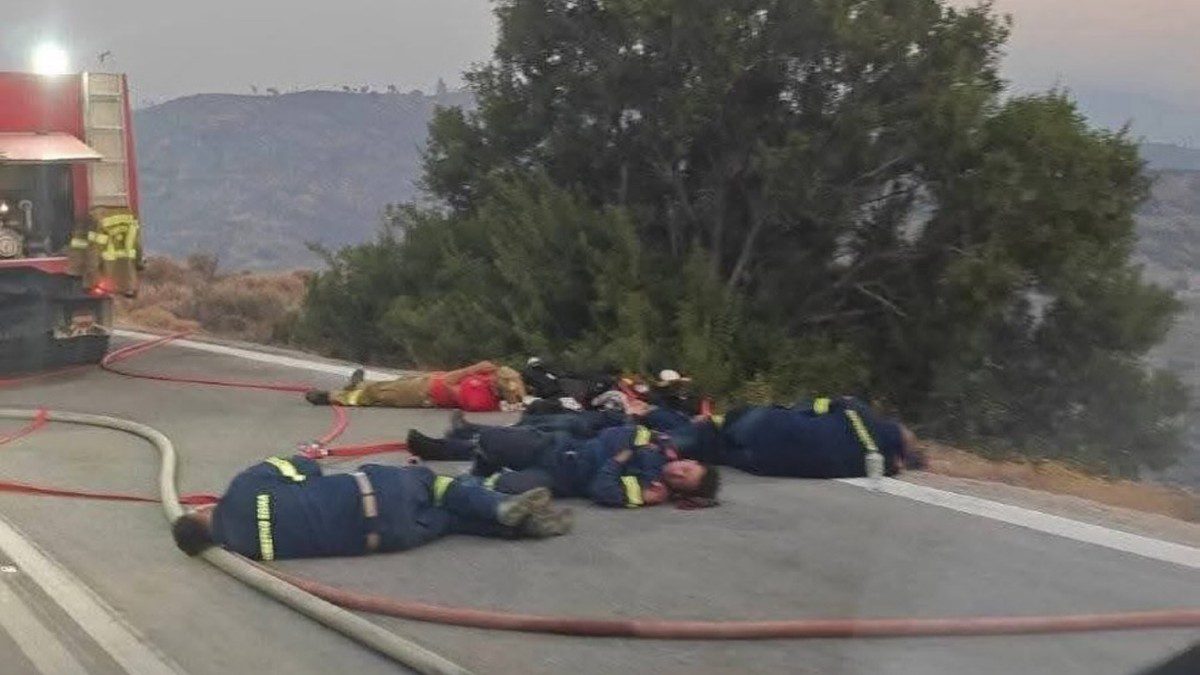 Πυροσβέστες στη Χίο