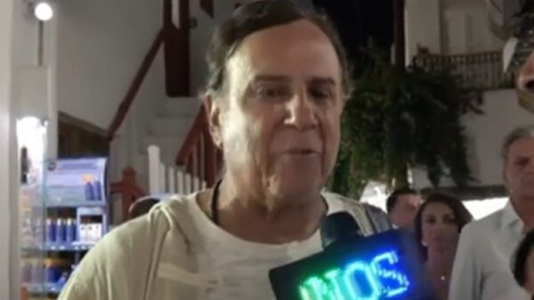 Ο Χάρης Ρώμας στη Μύκονο