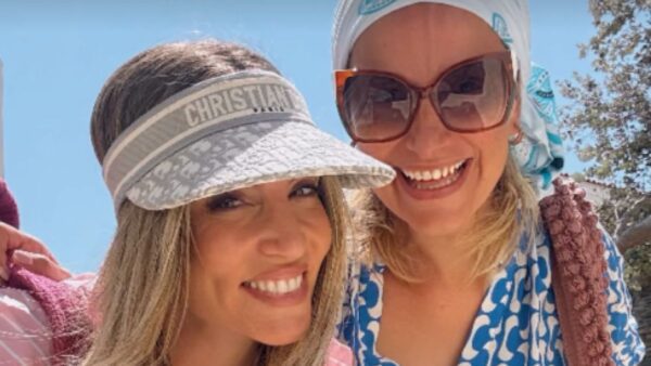 Η Αθηνά Οικονομάκου και η Λένα Δροσάκη στην Άνδρο