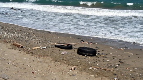 βρώμικες παραλίες