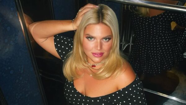 Η Δανάη Μπάρκα στο Instagram