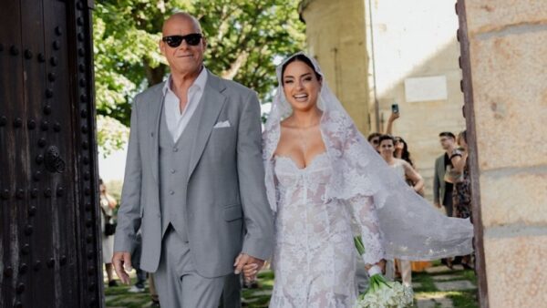 Η Ελπίδα Ιακωβίδου και ο Τζώνη Καλημέρης στον γάμο τους