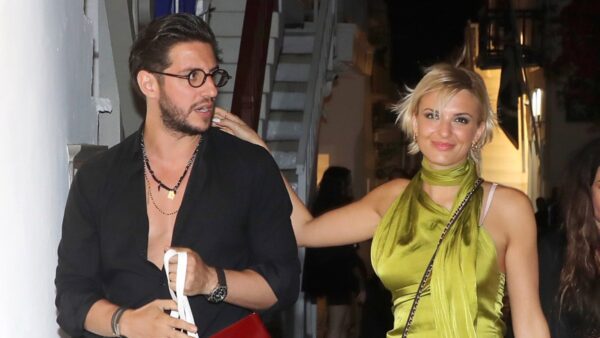 Η Κατερίνα Λιόλιου και ο Χάρης Παπατζάνης στη Μύκονο