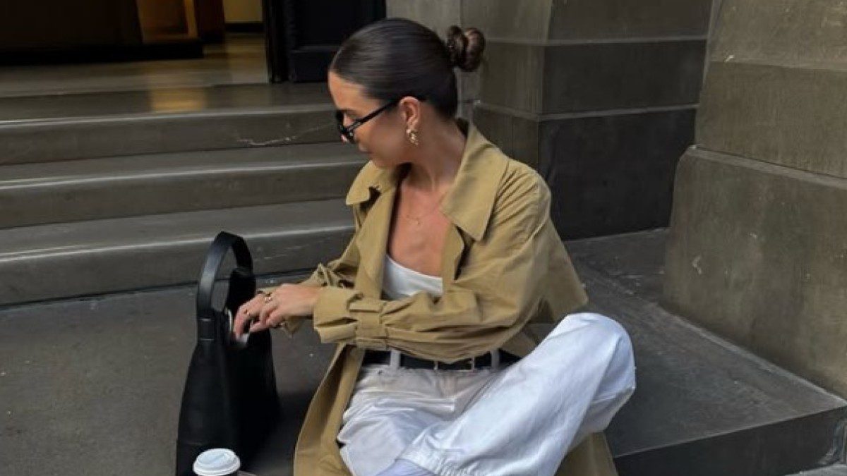 Κοπέλα με μοκασίνια