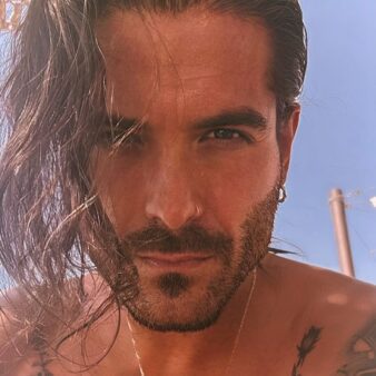 Ο Άρης Μουγκοπέτρος στην παραλία