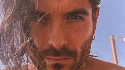 Ο Άρης Μουγκοπέτρος στην παραλία