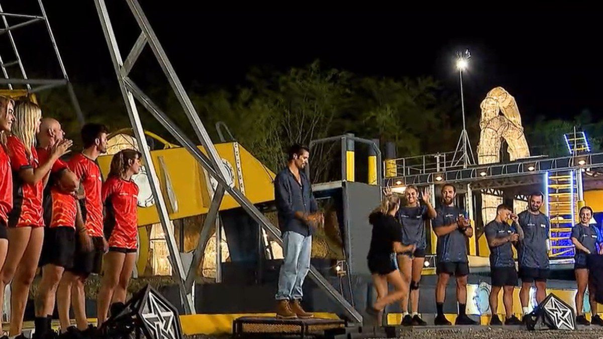 Ο Γιώργος Καράβας και οι δυο ομάδες στο Exathlon