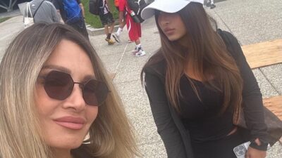 Η Ελένη Πετρουλάκη με την κόρη της