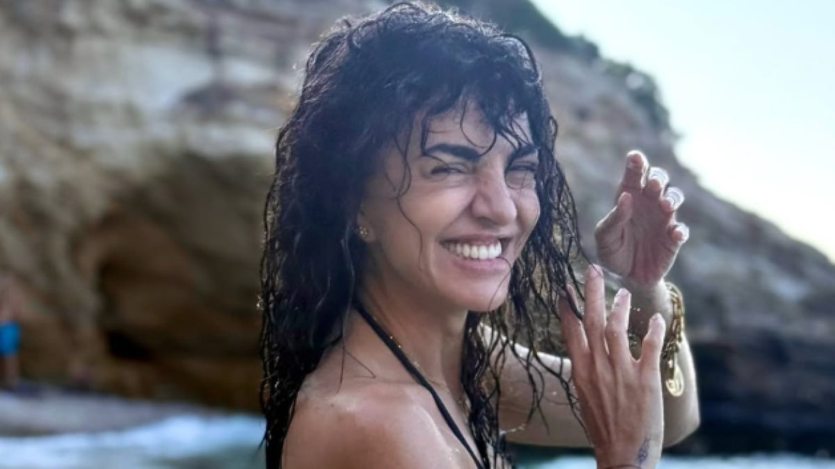 Η Μαρία Σολωμού στη θάλασσα