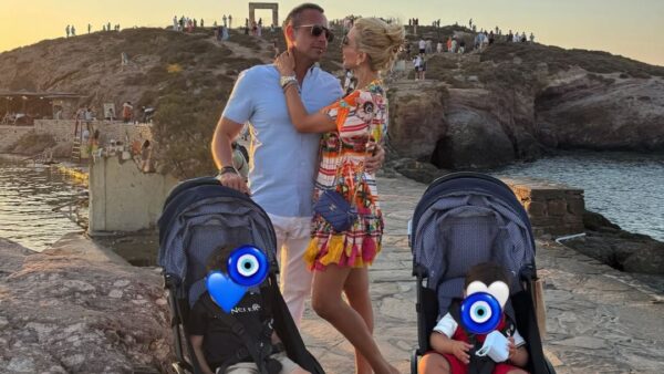 Η Κωνσταντίνα Σπυροπούλου με τους γιους της και τον Βασίλη Σταθοκωστόπουλο στη Νάξο