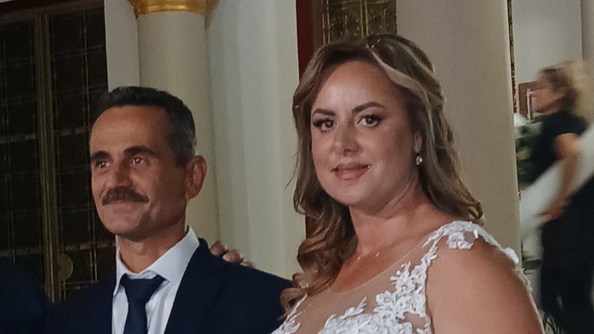 Γιάννης Παπαθανάσης: Τι δουλειά κάνει η κούκλα σύζυγός του - Οι πρώτες αποκλειστικές δηλώσεις μετά τον γάμο τους