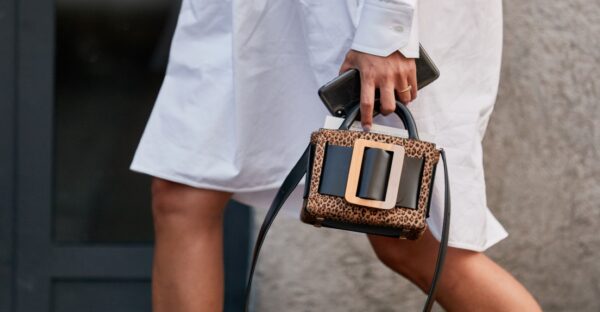 Η φούστα που φοριέται με σαγιονάρες