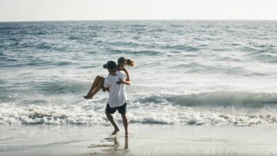 Ζευγάρι στην παραλία