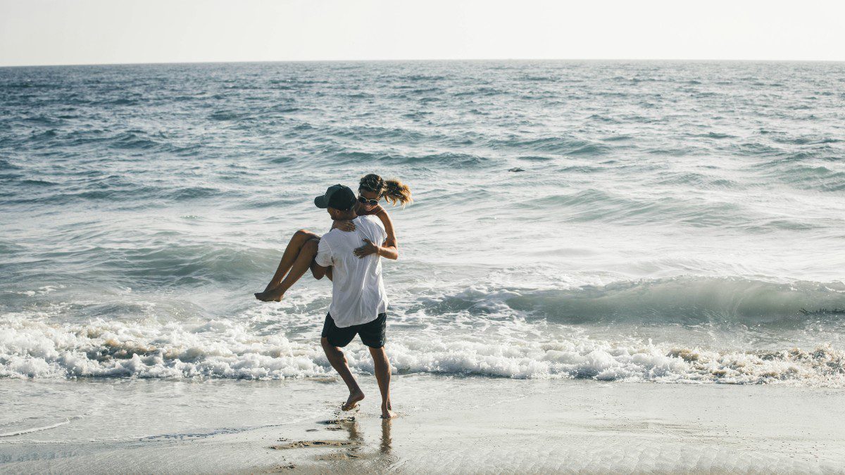 Ζευγάρι στην παραλία