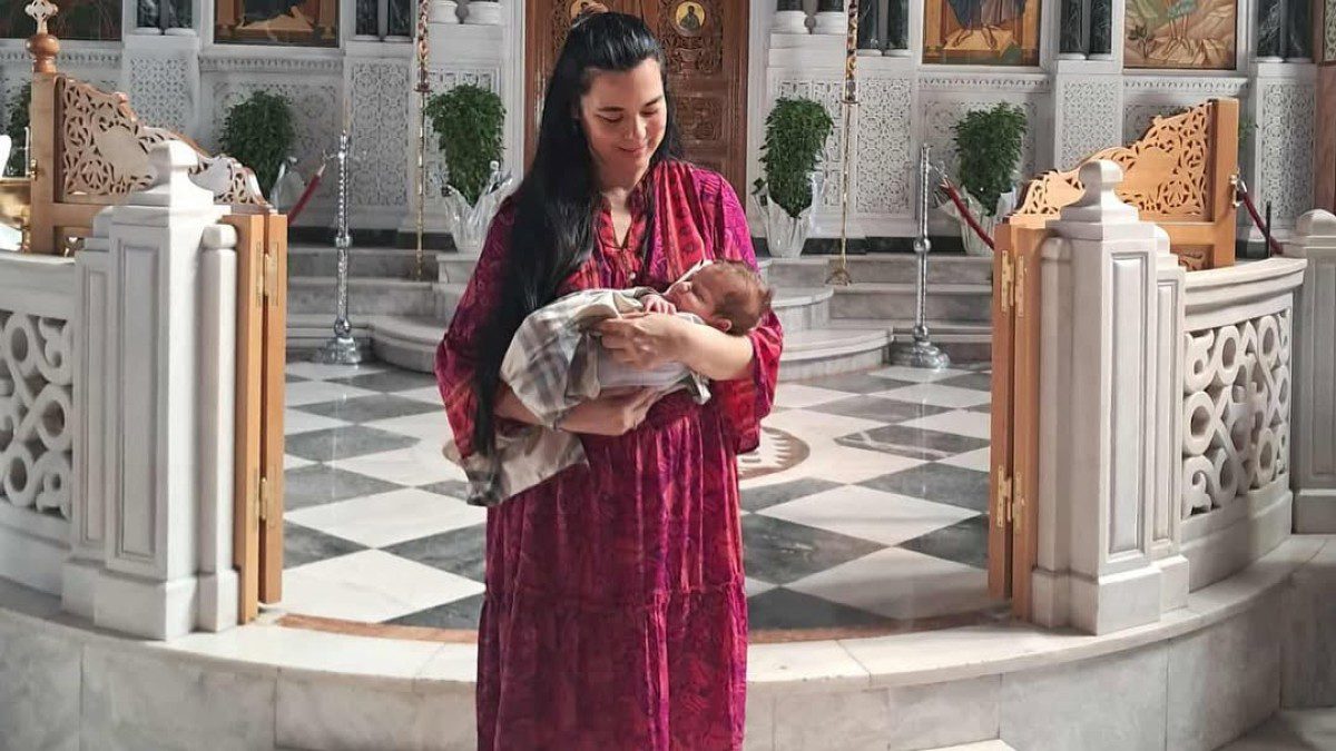 Η Άννα Τσουκαλά με το παιδί της