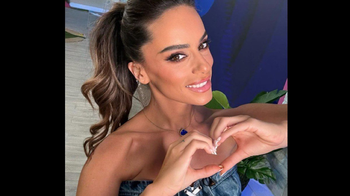 Μαρία Αντωνά Καλοκαίρι παρέα