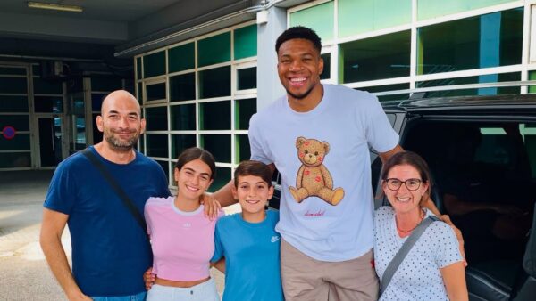 Ο Γιάννης με την οικογένεια των Ιταλών