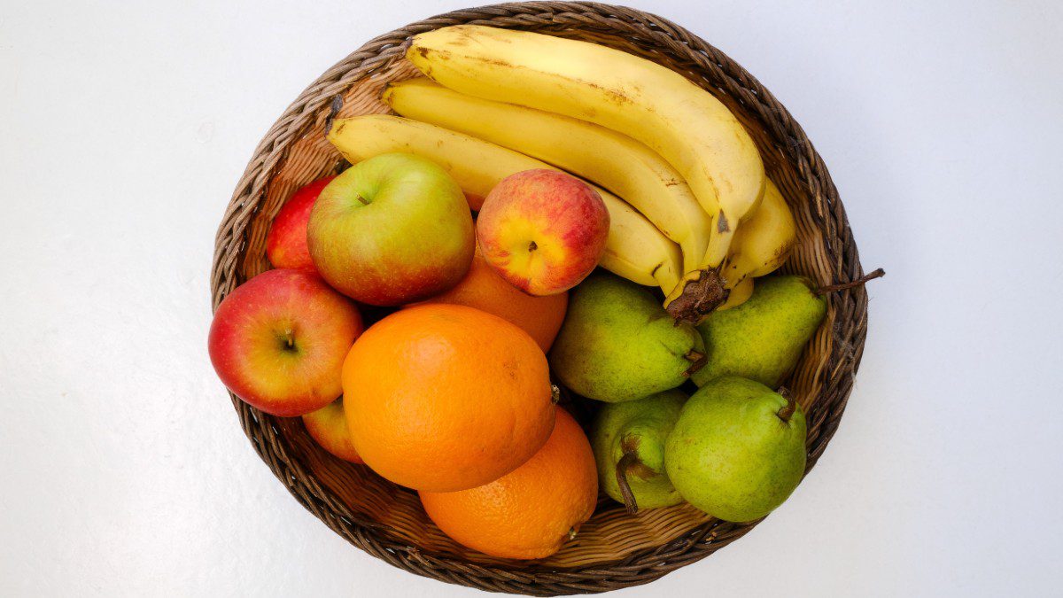 Φρούτο που αδυνατίζει σε μπολ με φρούτα