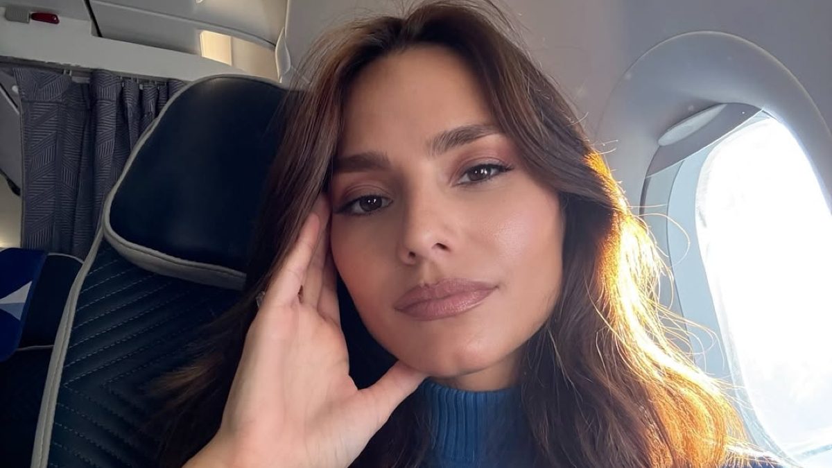 Η Ηλιάνα Παπαγεωργίου στο αεροπλάνο