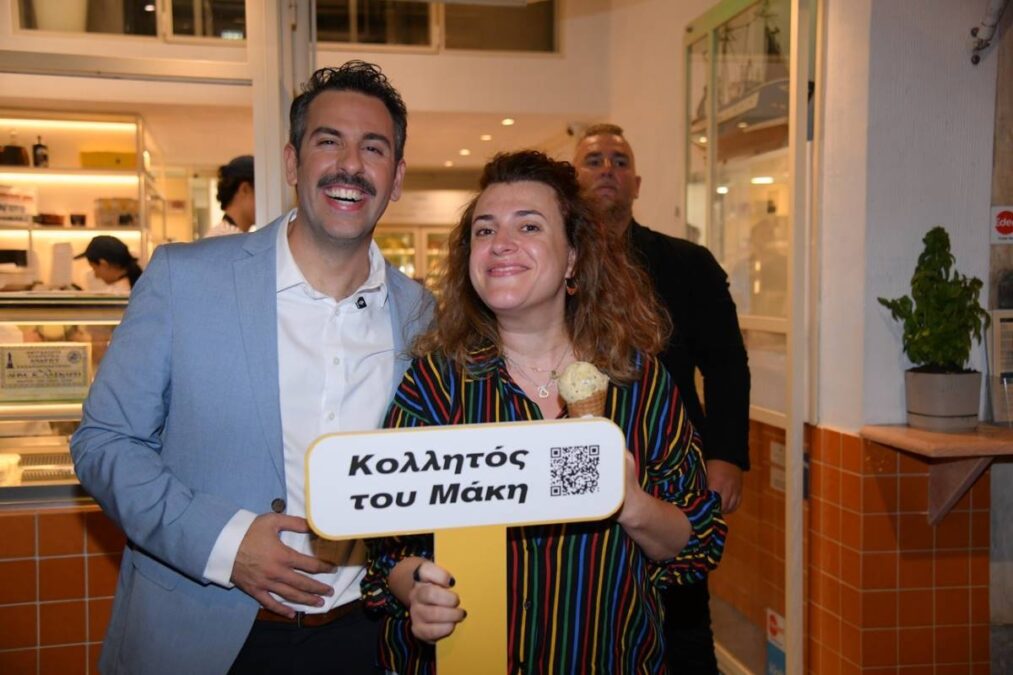 «Όλα κερασμένα από τον Μάκη που κέρδισε το Eurojackpot» - Τι έγινε το περασμένο Σάββατο σε τρία καταστήματα στην πλατεία Καρύτση και την πλατεία Μαβίλη (vid)