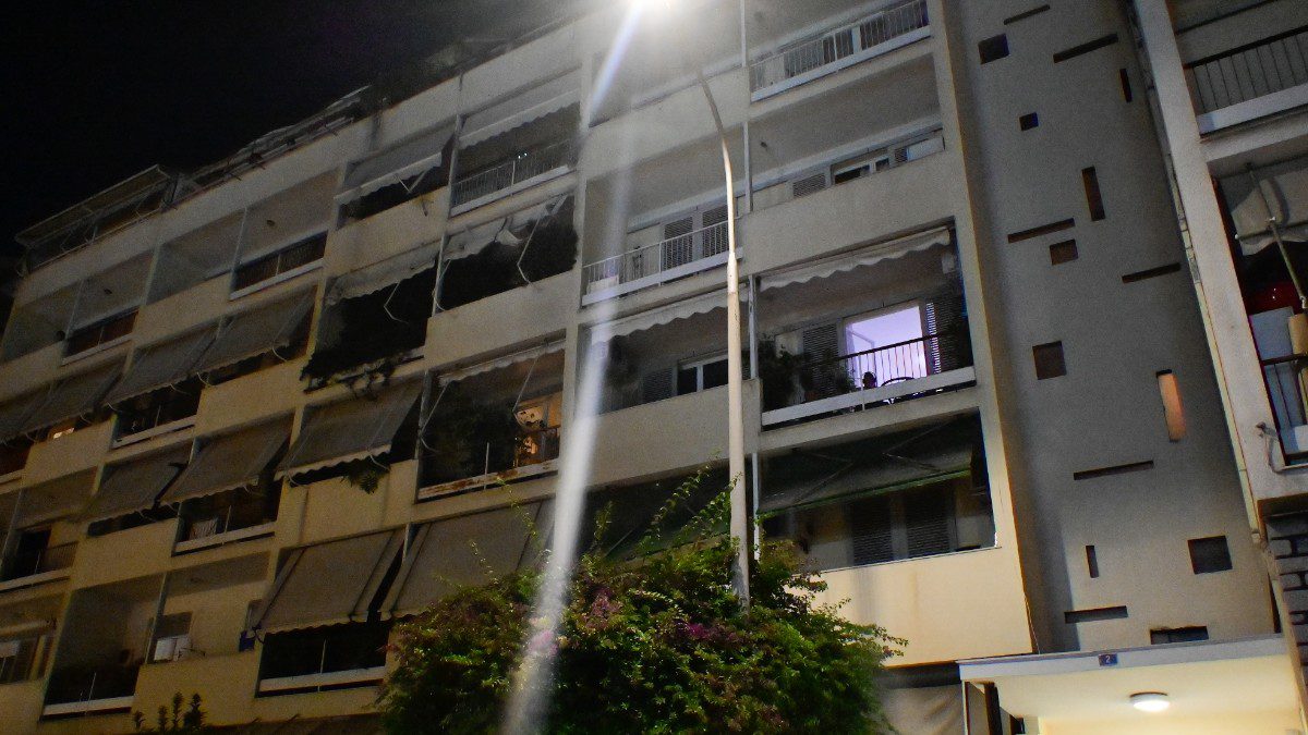 Η πολυκατοικία στην οποία βρέθηκε νεκρή η γυναίκα