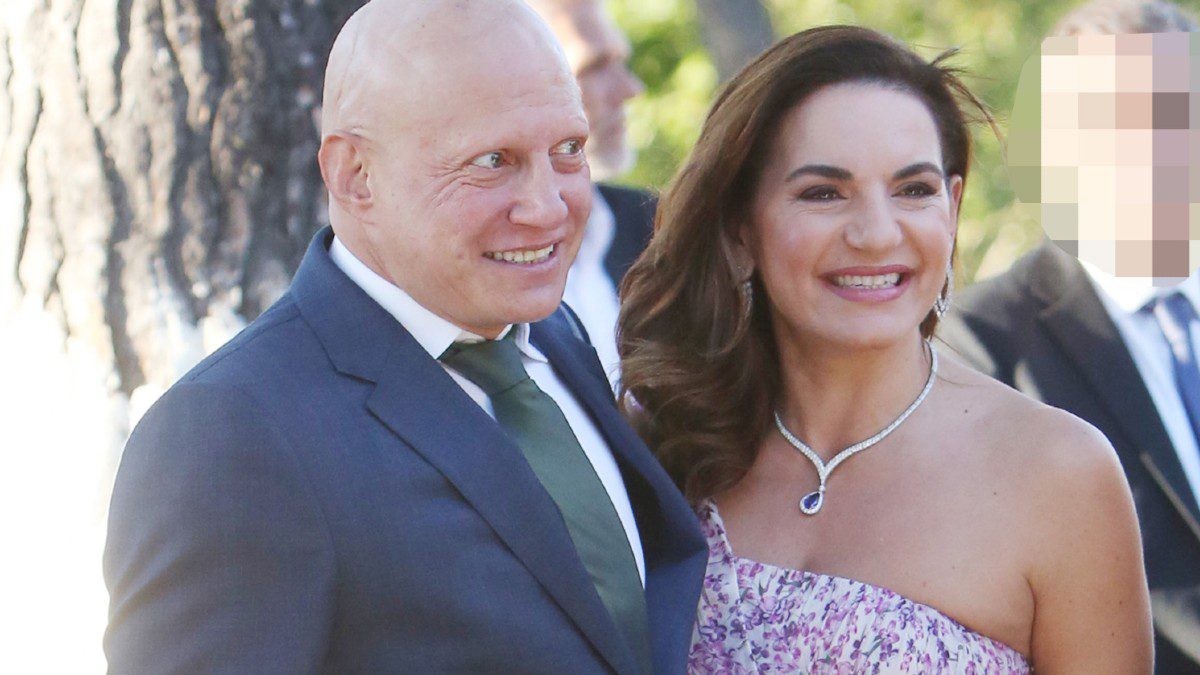 Η Όλγα Κεφαλογιάννη μαζί με τον Παύλο Βαρδινογιάννη στο γάμο του