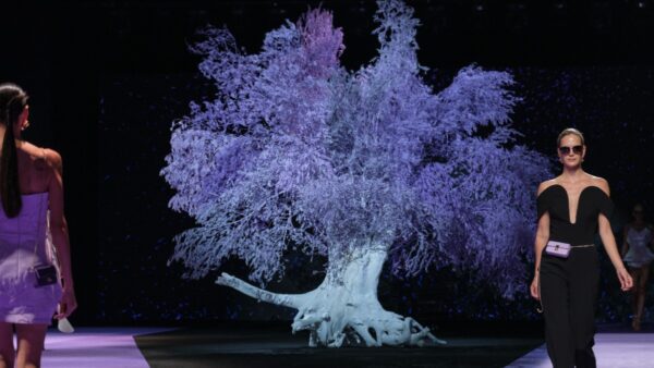 Το χρώμα που θα φορέσουμε φέτος είναι μοβ