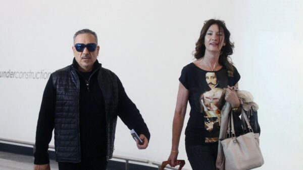 Ο Νότης Σφακιανάκης και η σύζυγός του