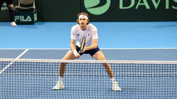 Ο Στέφανος Τσιτσιπάς στο γήπεδο