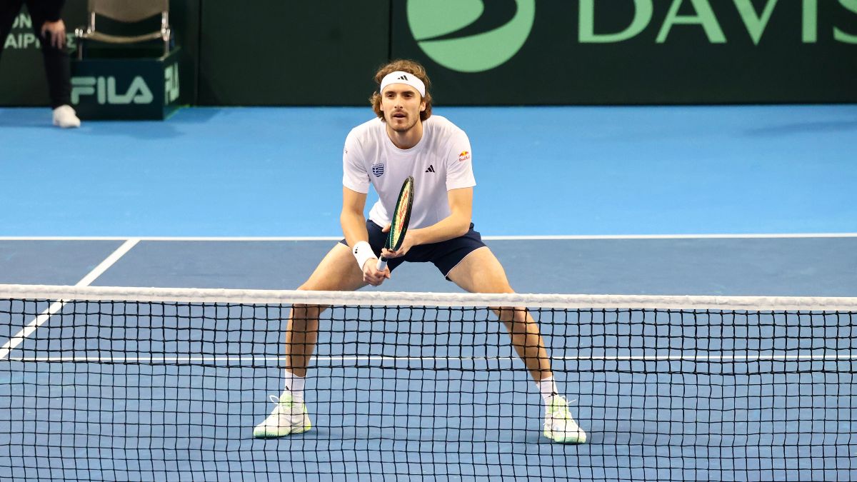 Ο Στέφανος Τσιτσιπάς στο γήπεδο