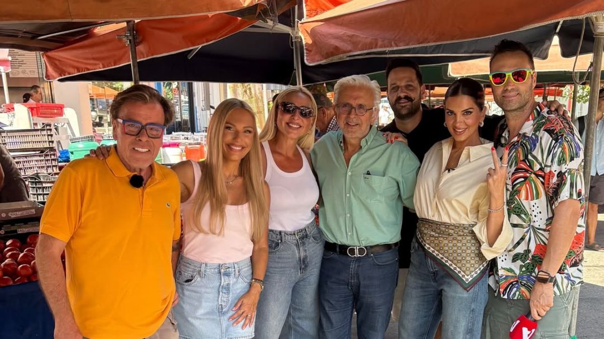 Η Σταματίνα Τσιμτσιλή με την ομάδα της