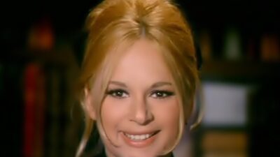 Η Αλίκη Βουγιουκλάκη στην ταινία «Η Δασκάλα με τα ξανθά μαλλιά»