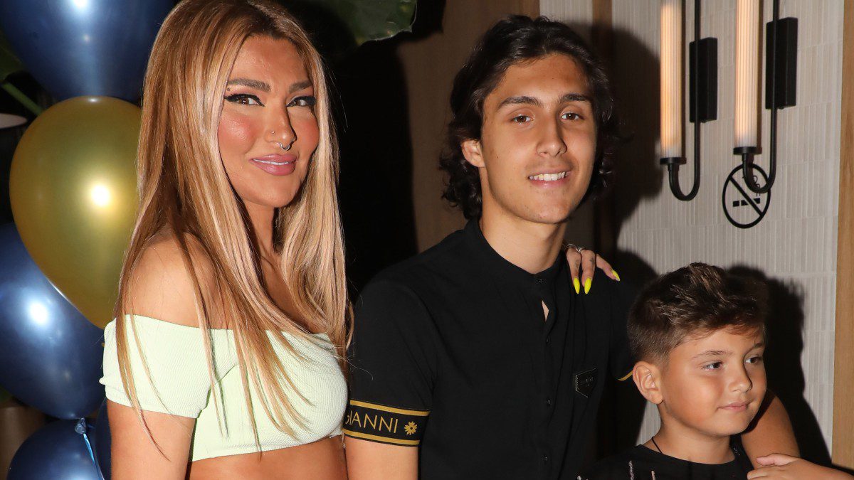 Η Αγγελική Ηλιάδη με τους γιους της