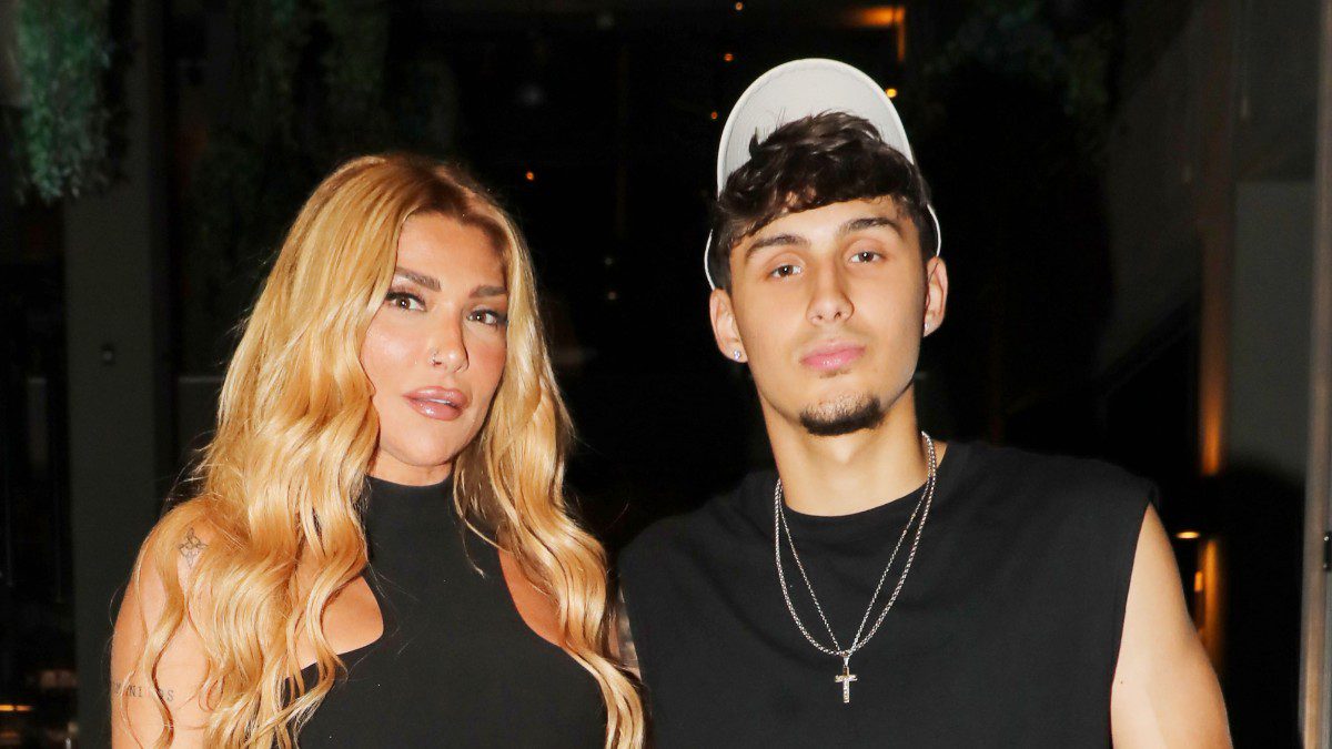 Η Αγγελική Ηλιάδη με τον γιο της, Μπάμπη