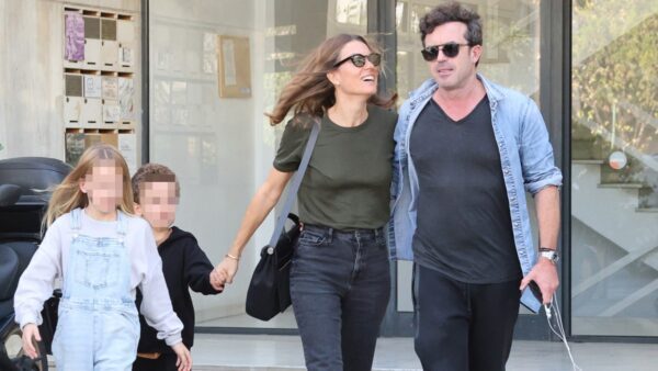 Η Βίκυ Καγιά και ο Ηλίας Κρασσάς με τα παιδιά τους