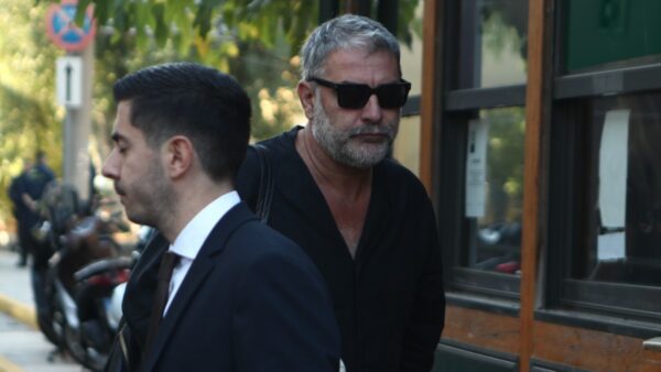 Ο Βασίλης Μπισμπίκης στο δικαστήριο