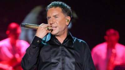 Ο Γιώργος Μαζωνάκης πάνω στην σκηνή