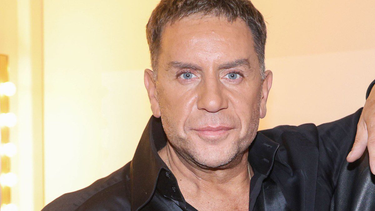 Ο Γιώργος Μαζωνάκης στα καμαρίνια