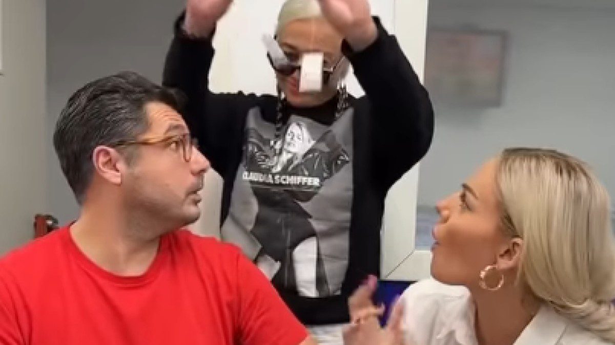 Ο Λάμπρος Κωνσταντάρας, η Ιωάννα Μαλέσκου και η Άρια Καλύβα