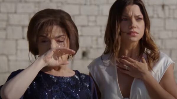 Η Νικαίτη και η Εβίτα από την σειρά «Να μ’αγαπάς»